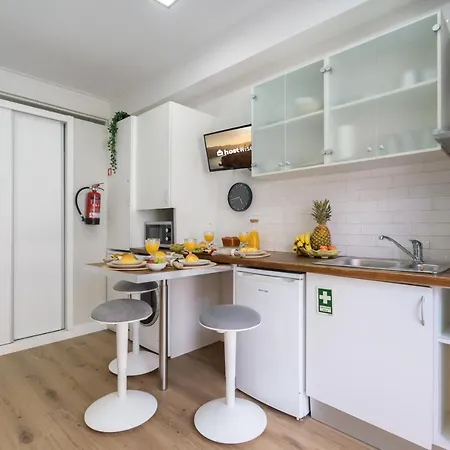 Host Wise - Modern Flats With Stunning Terrace Or Balcony - Location Oporto