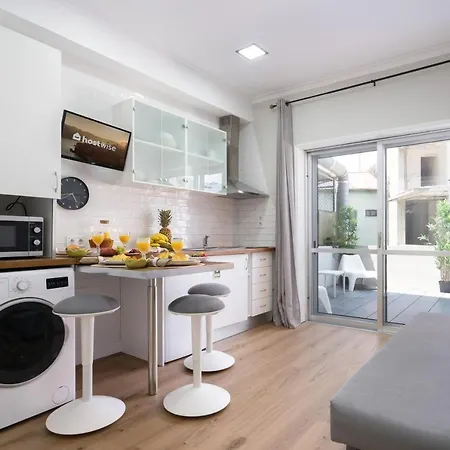 Host Wise - Modern Flats With Stunning Terrace Or Balcony - Location * פורטו