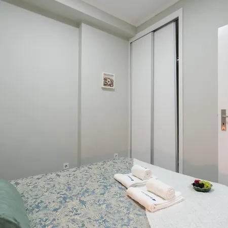 Host Wise - Modern Flats With Stunning Terrace Or Balcony - Location 아파트