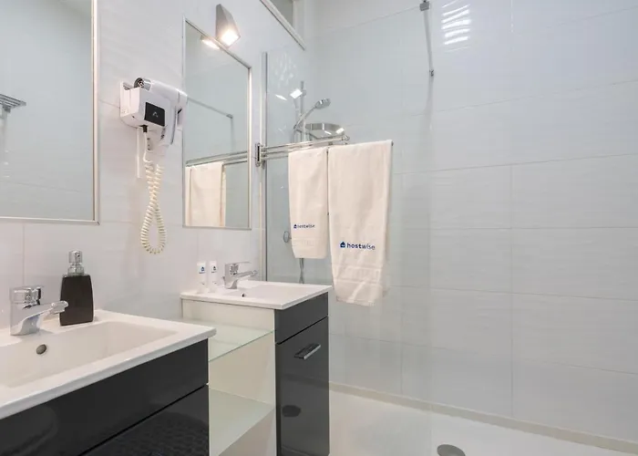 Host Wise - Modern Flats With Stunning Terrace Or Balcony - Location Apartment *