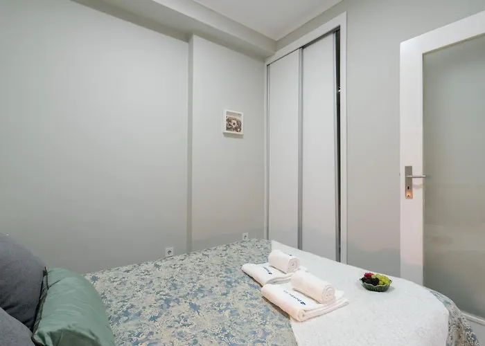 Host Wise - Modern Flats With Stunning Terrace Or Balcony - Location Apartment